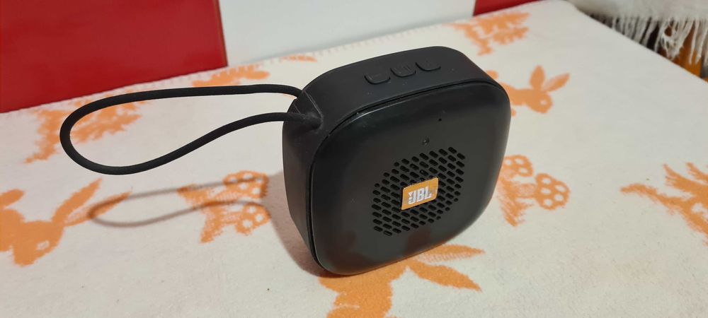 Boxa JBL portabila = 100 lei