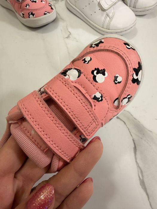 Маратонки adidas,22 номер