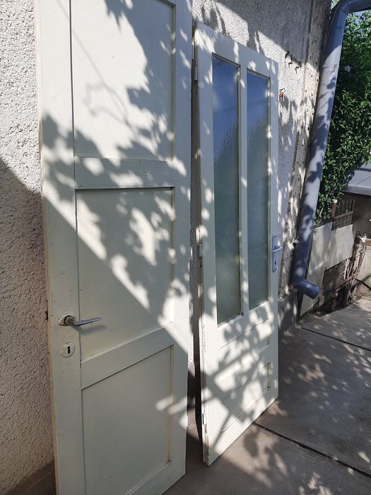 Usi din lemn la preț mic
