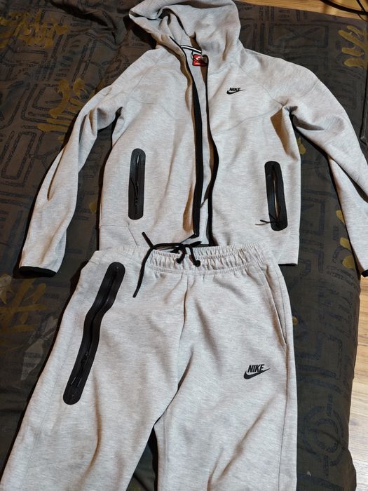 Nike tech fleece, М- като ново