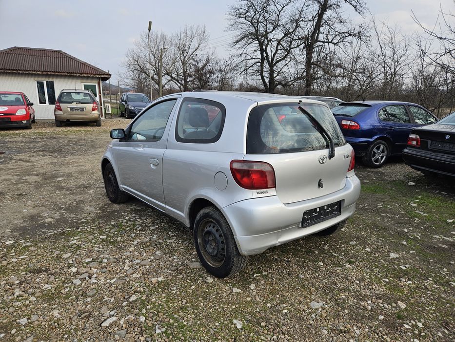 Toyota Yaris 1.0i VVTI НА ЧАСТИ