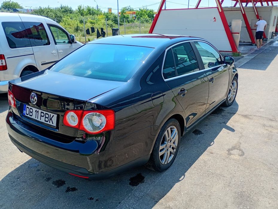 VOLKSWAGEN Jetta