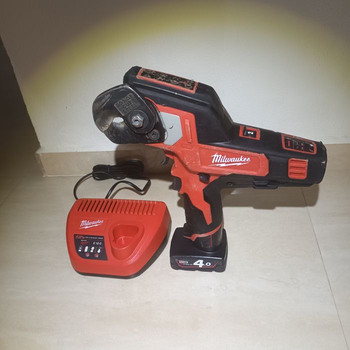 Tăietor cabluri Milwaukee