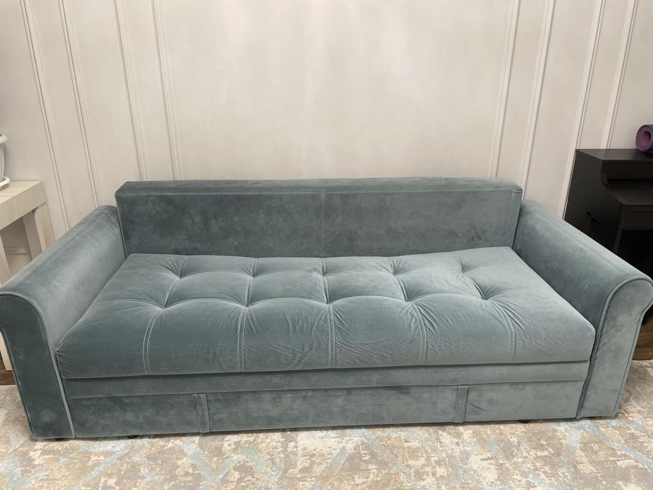 продаю стильный диван