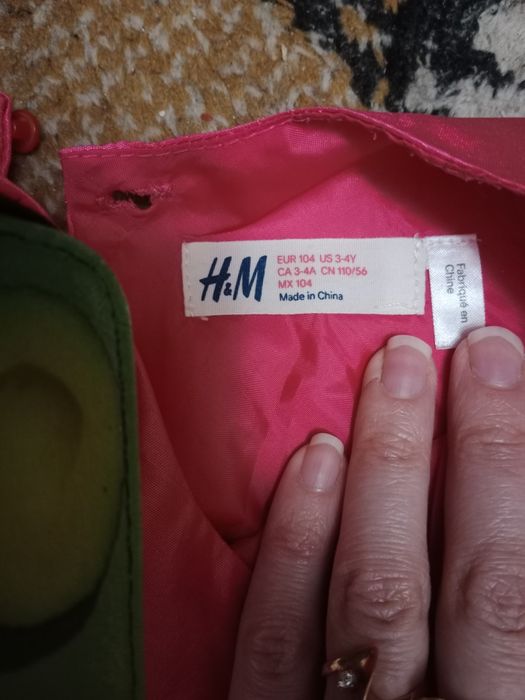 Шикарное фирменное платьице