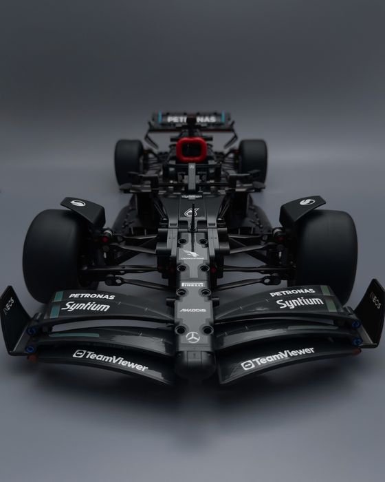 Конструктор Lego Technic F1 AMG и рамка А1
