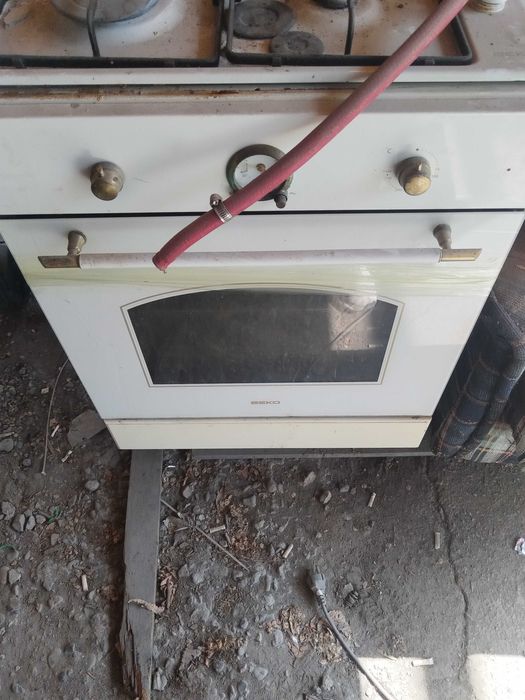 Продам газ плита духовкой