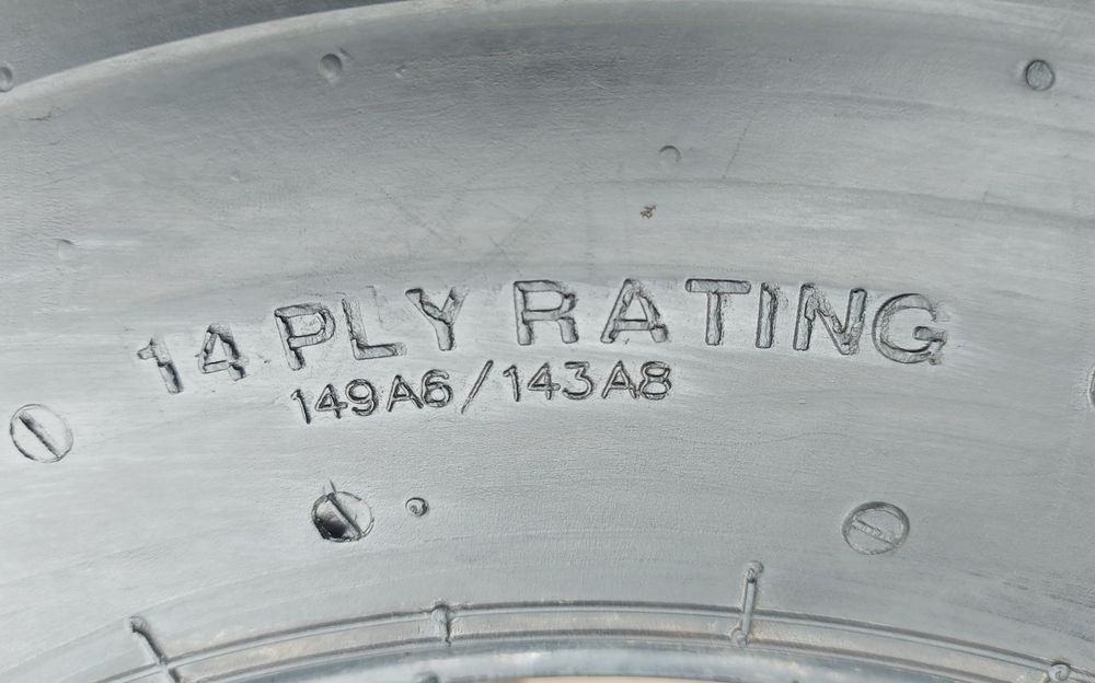 O bucată 400/60 15.5 149A6/143A8 14PLY BKT Traction 882