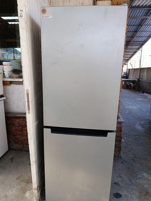 Холодильник Indesit