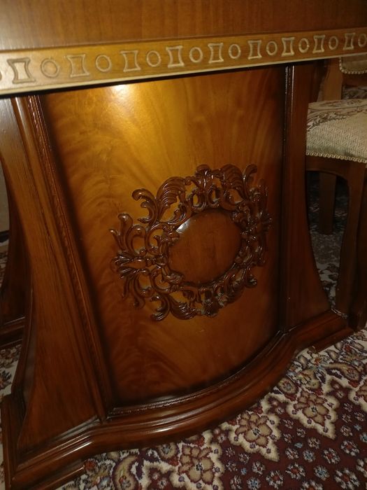 Стол и стулья  12 шт.