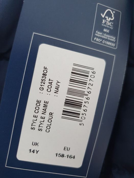 Geaca Reebok cu eticheta