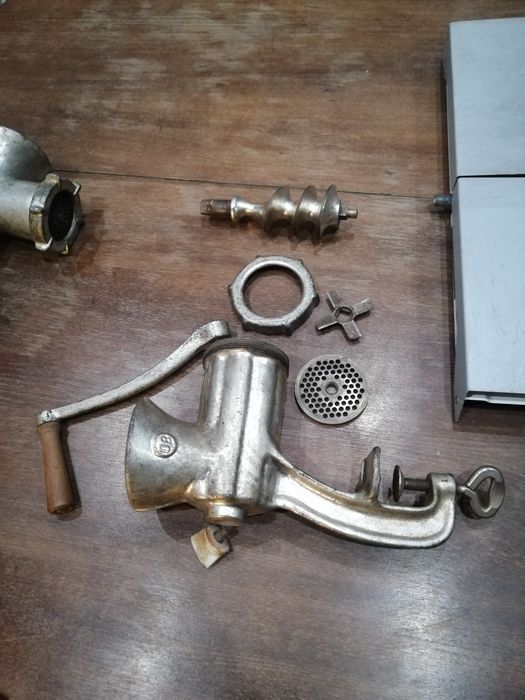 Газов Котлон. Машинки за мелене на месо, лютеница.