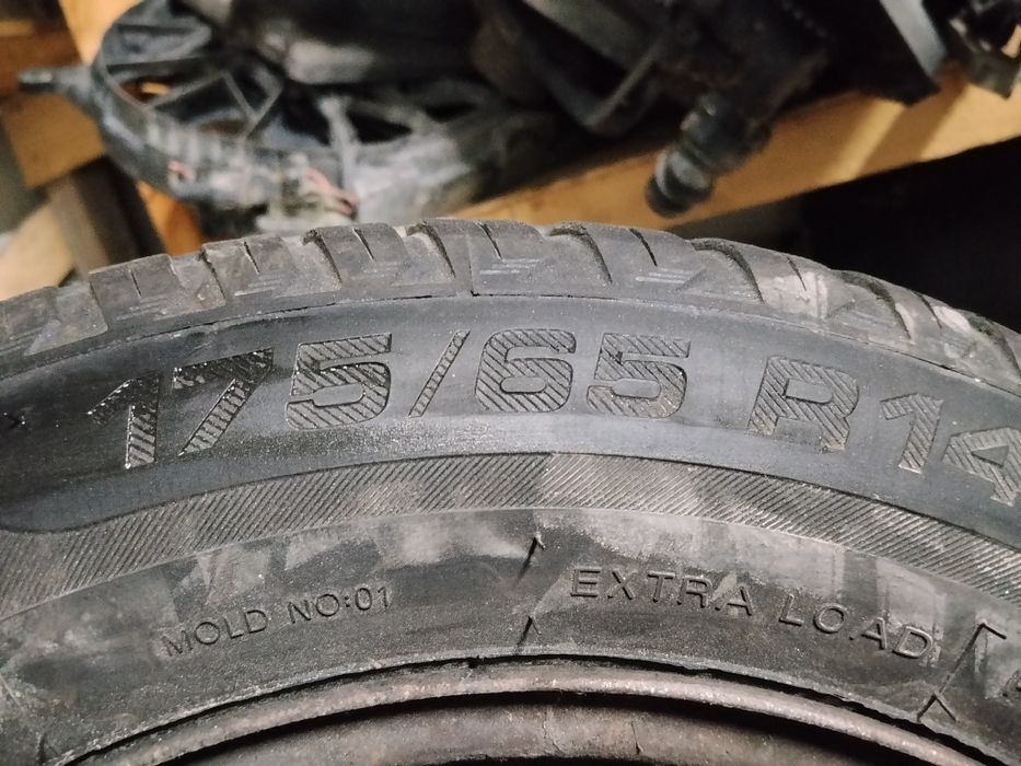 Vând 2 cauciucuri de iarna cu jante și capace( Opel)175 65 14