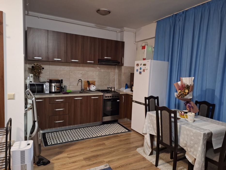 Ofer spre inchiriere apratament cu 2 camere