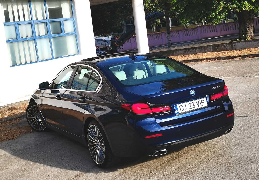 BMW Seria 5 G30 530e FACELIFT 2023 - Faruri Laser / Interior ALB Confort / Trapa