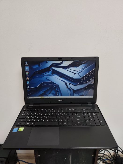 Ноутбук в рабочем состоянии Core i3