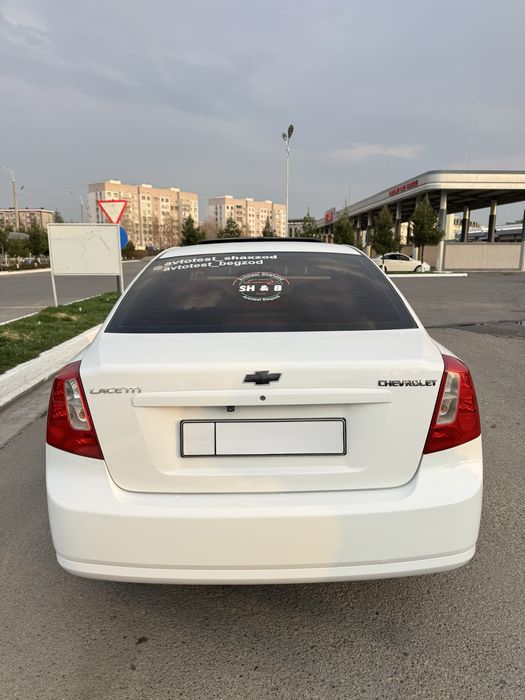 Lasetti 1.8 Sotiladi