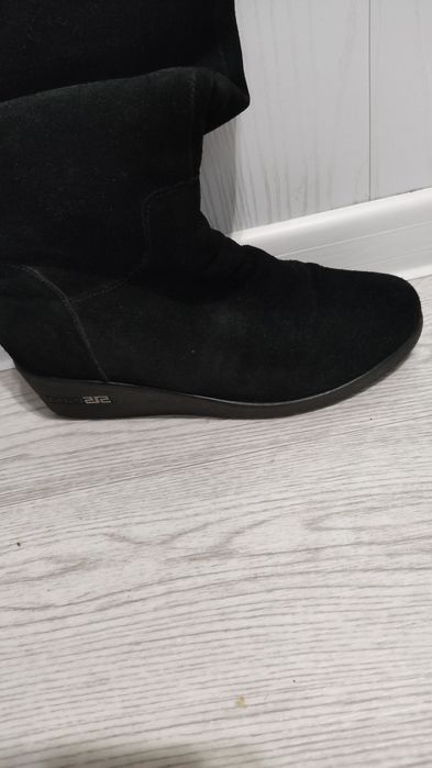 Продается зимние сапоги женские