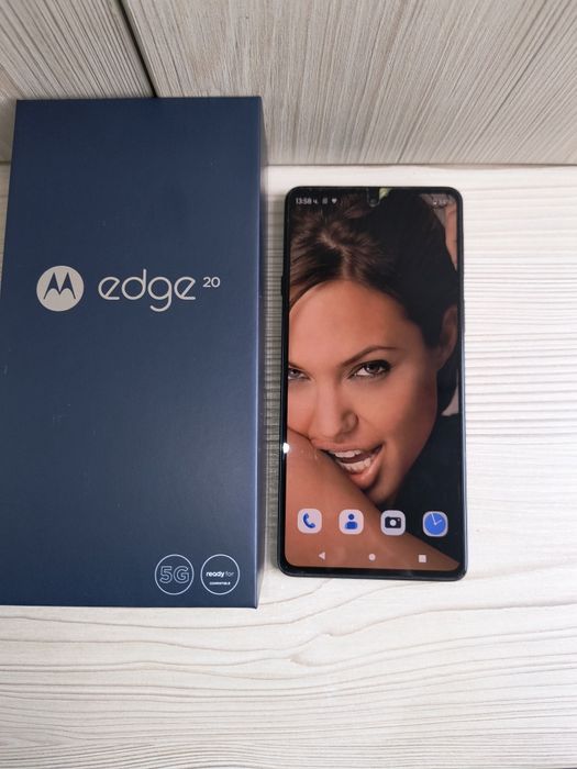Мобилен телефон Motorola edge20
