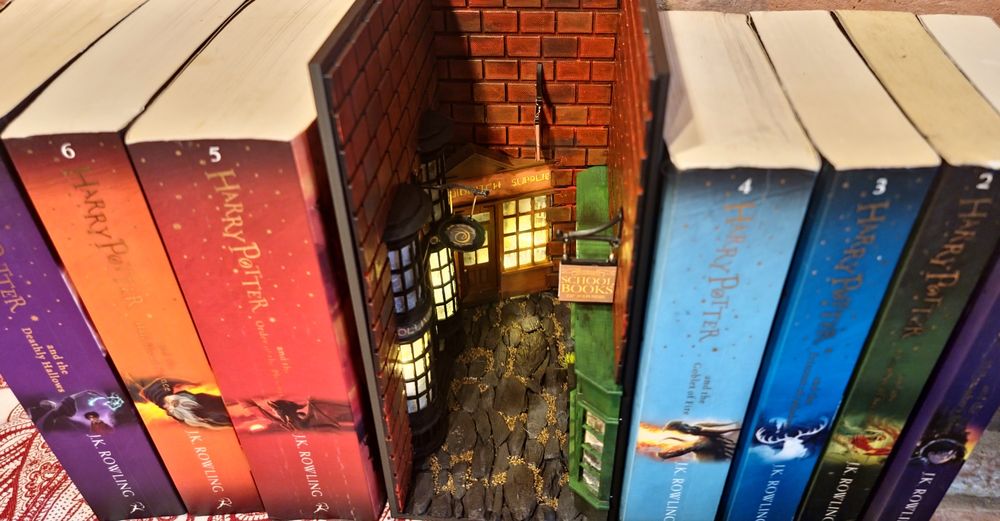 Book Nook на Хари Потър декорация за книги