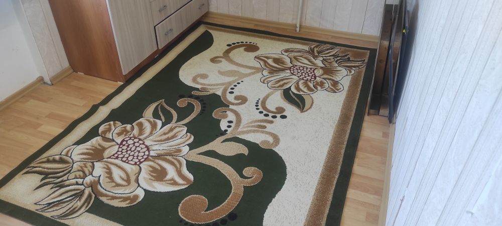 Продам ковёр в хорошем состояние