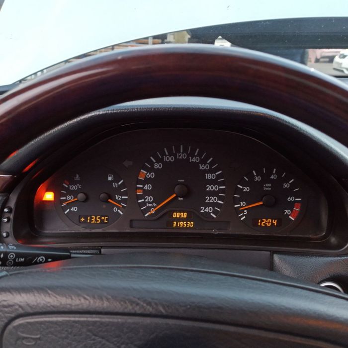 Mercedes Benz W210 E200