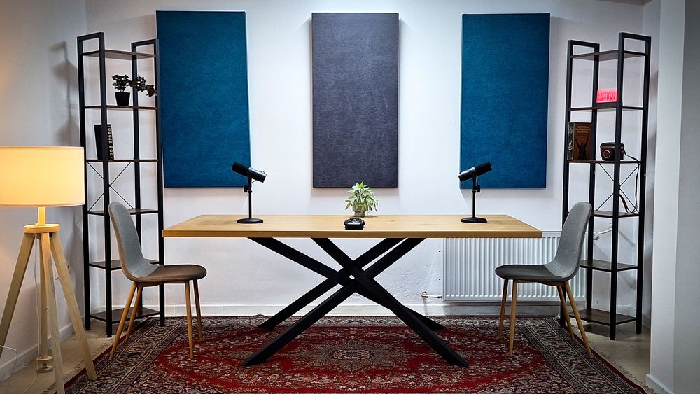 Подкаст студио под наем с професионален аудио и видео запис