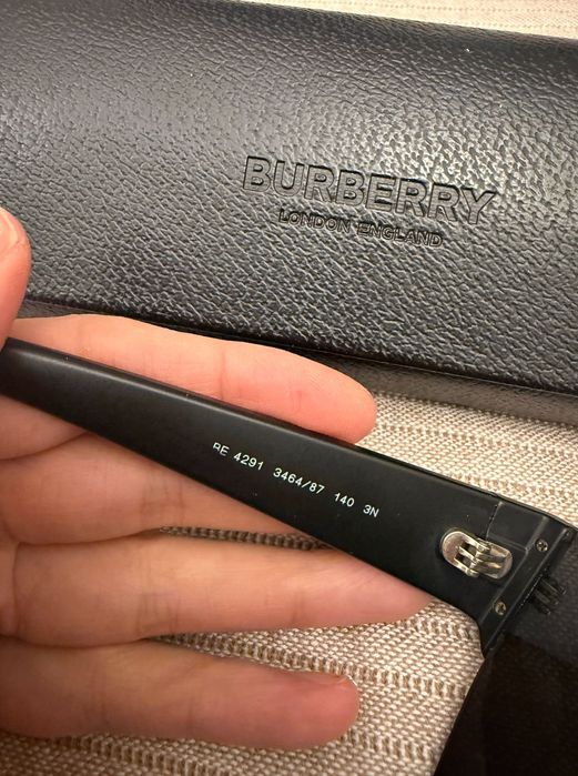 Солнцезащитные очки Burberry