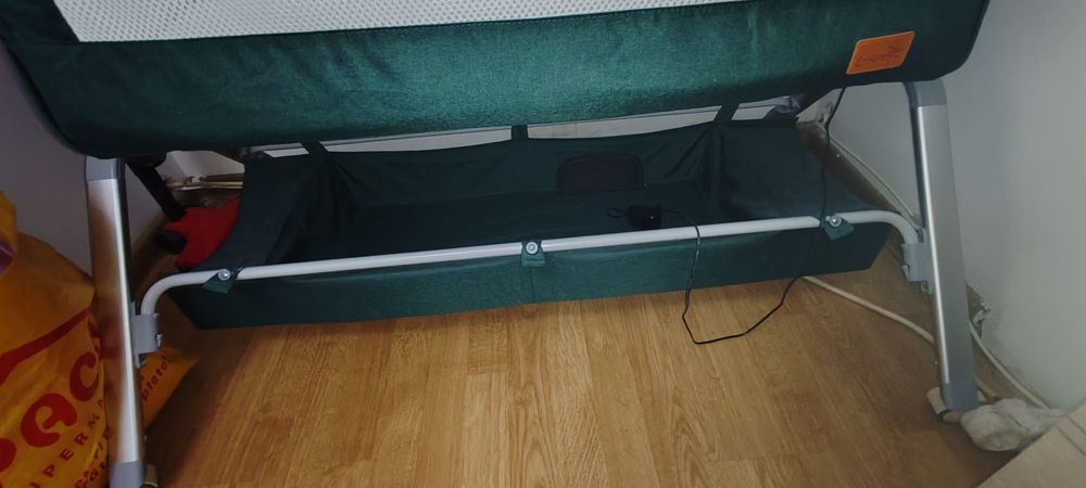 Vând pătuț folosit 2-3 zile . Multifuncțional, cu leagăn electric