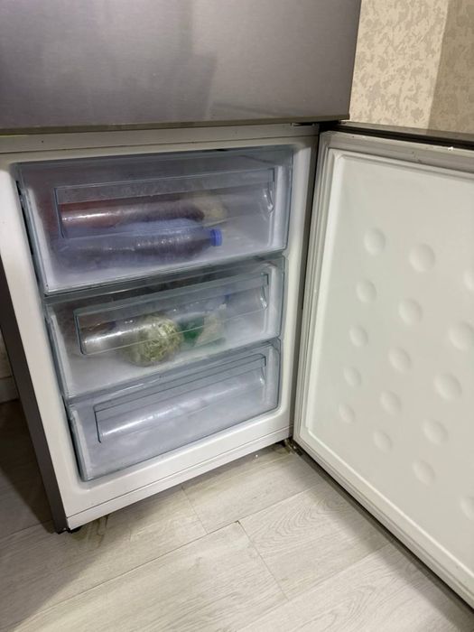 Продается холодильник Samsung