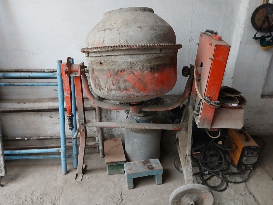 Миксер 0.25 куб подшипникни алмаштирса ишлайди мотори яхши  қизимаган.