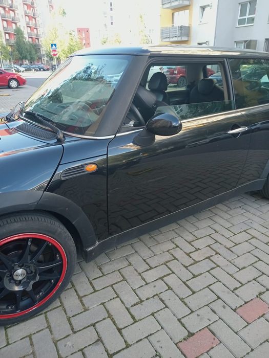 Vand mini cooper an 2002. Motor 1.6 benzina . Km 230.000 singur proprietar