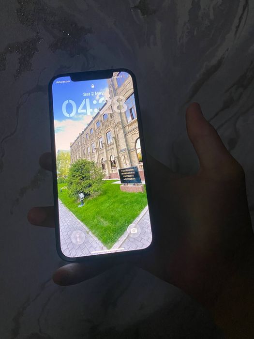 Iphone 12  ideal
