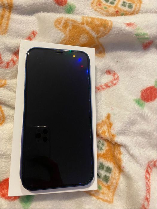 Vând iphone 12 , impecabil