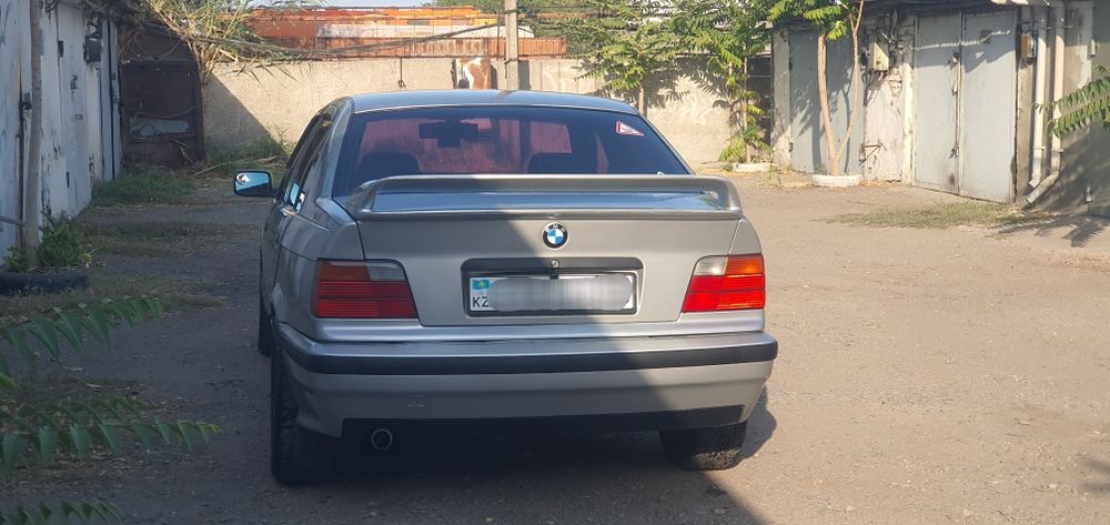 Продам автомобиль БМВ 320,1991 года