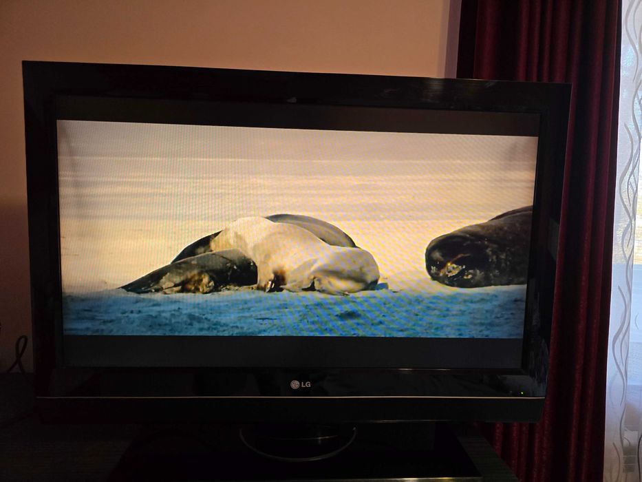 Телевизор 37 инча LG 37LC51