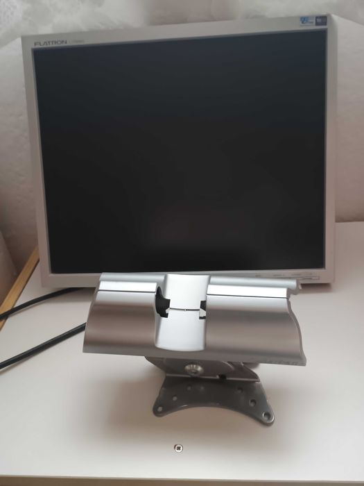 Монитор LG модел L1750SQ