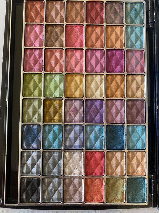 Две палитри сенки за очи Amuse