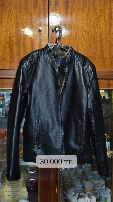 Продам верхнюю (зимнюю) одежду.