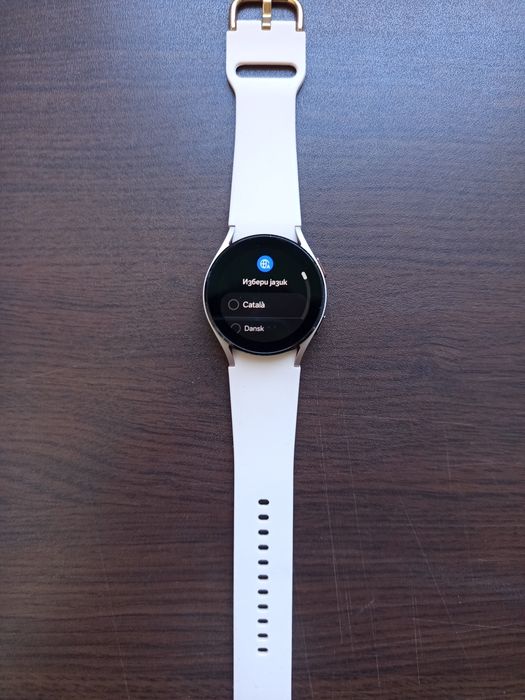 Samsung Galaxy Watch 4 (40mm) + МЕГА КОМПЛЕКТ (3 каишки + 3 кейса + 5 стъкла)