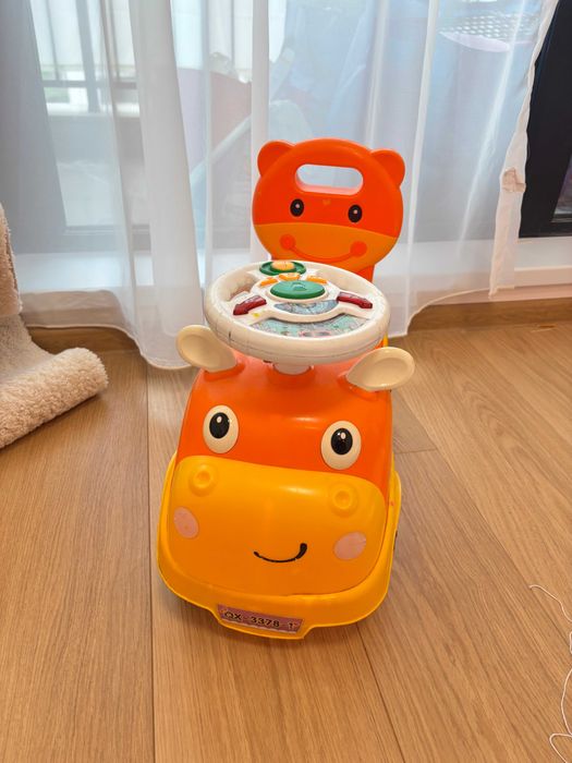 Детска количка за бутане с крачета