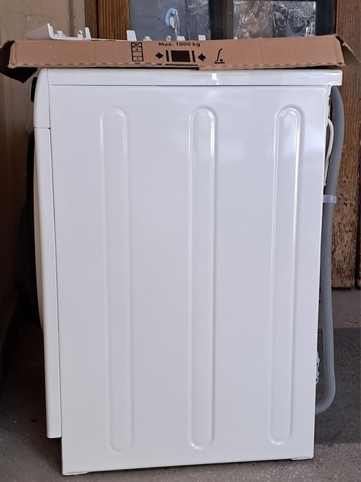 Пералня Ariston Hotpoint с предно зареждане 8 кг, дефект