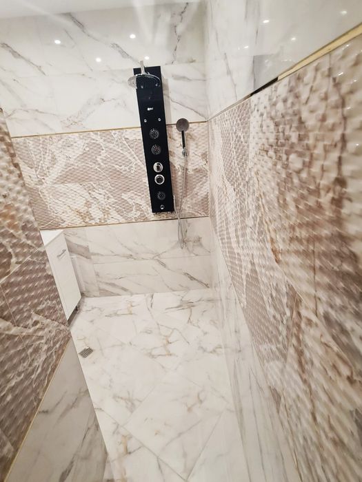 Предлагам цяла самостоятелна сграда с 11 апартамента