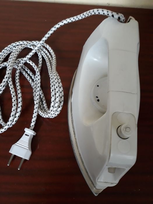 Продаётся утюг паровой