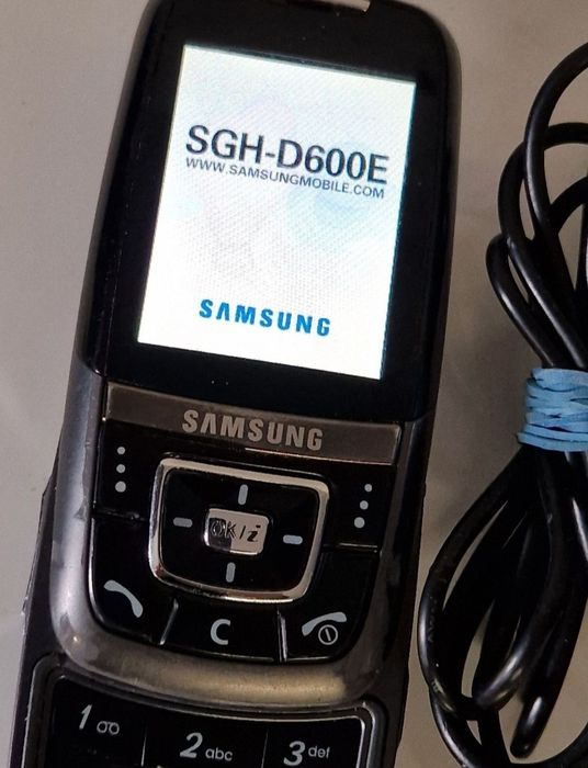 Telefon Samsung slide D600E perfect funcțional