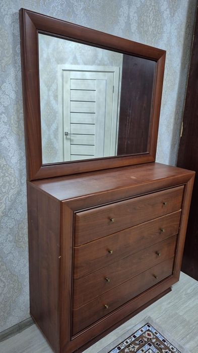 Продам спальный гарнитур