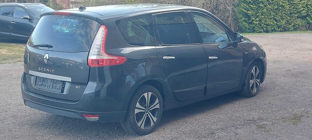 dezmembrez Renault Grand Scenic 1.5 dci/110 cp/an fabricație 2011