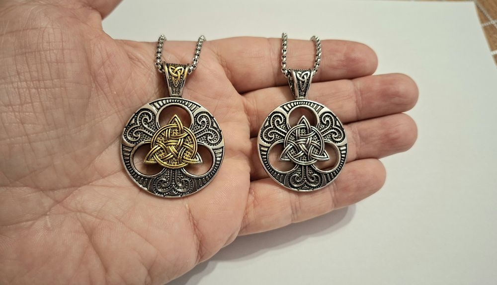 Pandantiv nod celtic.