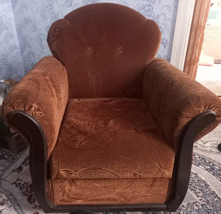 Продам 2 кресла и диван