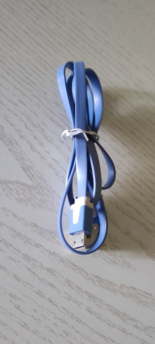 Încărcător auto  12-24 V  și cablu usb